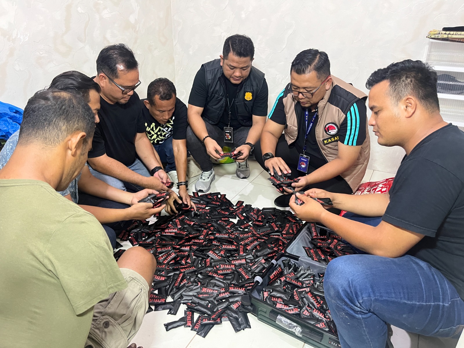 Satresnarkoba Polrestabes Medan Bongkar Gudang Penyimpanan 1.152 Vape Narkoba Berkedok Bengkel, Bandar Diciduk