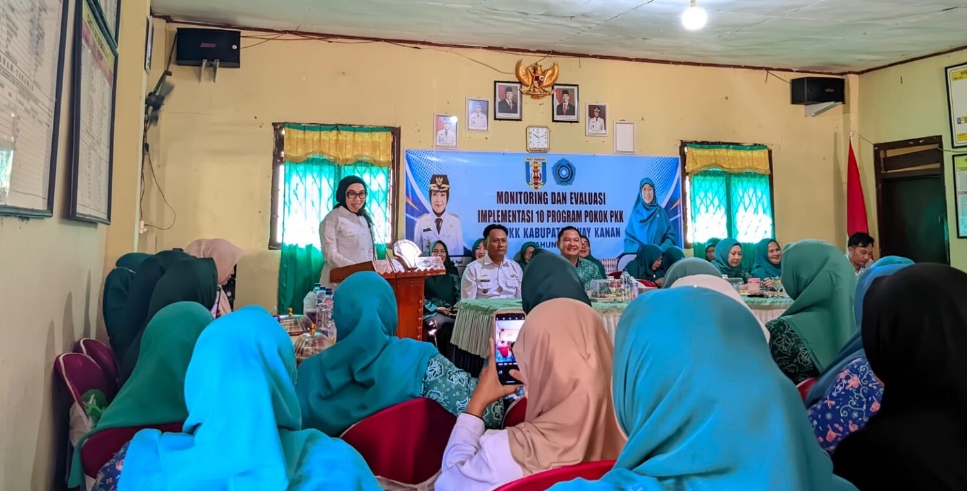 Bupati Ayu Dorong Kader PKK Perkuat Ketahanan Keluarga Dan Gotong Royong Di Buay Bahuga