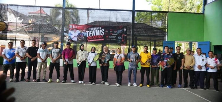 Semarak HUT RI Ke-81, Pemkab Way Kanan Meriahkan Turnamen Tenis Beregu Semarak HUT RI Ke-81, Pemkab Way Kanan Meriahkan Turnamen Tenis Beregu
