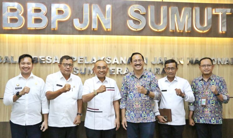 Bupati Anton bersama pihak BBPJN Sumut dan Kadis PUTR Simalungun Hotbinson Damanik