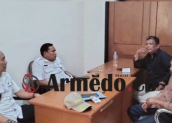 Kasi Kesiswaan Disdik Tangerang, Dadan Suhendar saat memberikan keterangan pers kepada wartawan