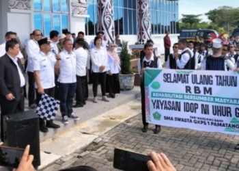 Wakil Bupati Simalungun Benny Gusman Sinaga saat akan melepas Tim RBM GKPS (Dok Pemkab Simalungun)