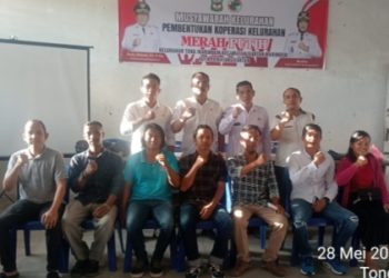 Pengurus Koperasi Merah Putih Kelurahan Tong Marimbun bersama pihak Dinas Koperasi Pematang Siantar