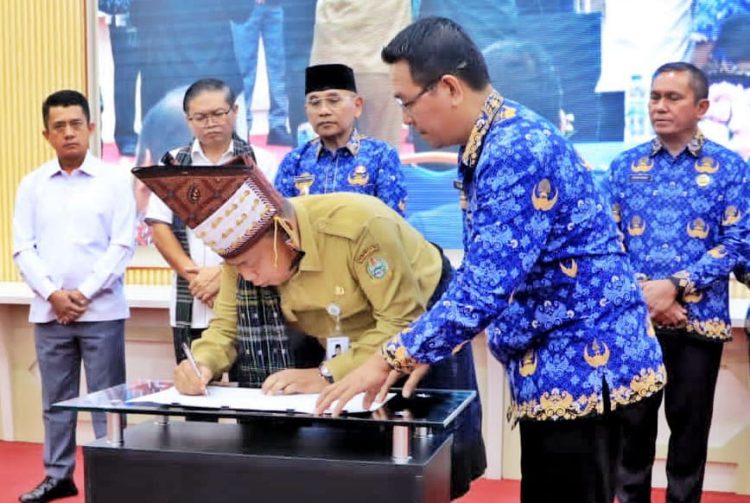 Proses penandatanganan dokumen RPJMD Kabupaten Simalungun Tahun 2025-2029