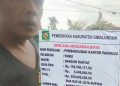 Oknum Pangulu Nagori Bangun Rakyat Dermanto Sidabalok dan plang proyek pembangunan kantor yang dikerjakan