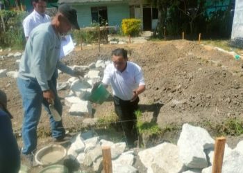 Oknum Pangulu Nagori Bangun Rakyat Dermanto Sidabalok juga selaku pelaksana proyek pasca peletakan batu pertama pembangunan kantor