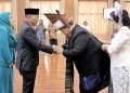 Sekda Simalungun yang baru dilantik sesuai rekomendasi Gubsu sungkem kepada Bupati Simalungun
