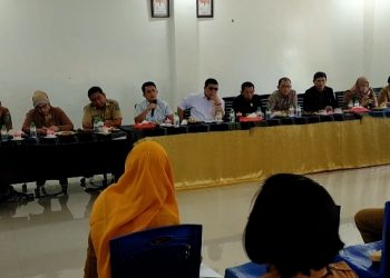 Suasana berlangsungnya monitoring Komisi IV DPRD Simalungun di Ruang Harungguan Kantor Camat Tapian Dolok