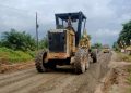 Alat berat grader pasca penyebaran material base