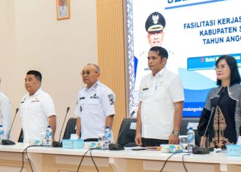 Bupati Simalungun Anton Achmad Saragih dan Plt Kadis DPMPN Elyanto Purba
