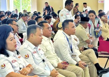 Wakil Bupati Simalungun duduk sejajaran dengan hadirin lainnya