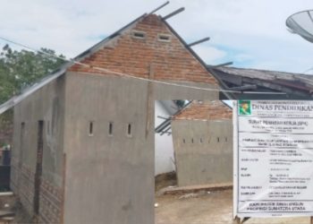 Jamban proyek Disdik Simalungun yang mangkrak