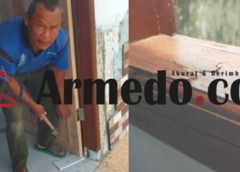 Pekerja rehabilitasi SD Negeri 095177 Manik Rejo dan Kosen Jendela yang baru keadaan rusak