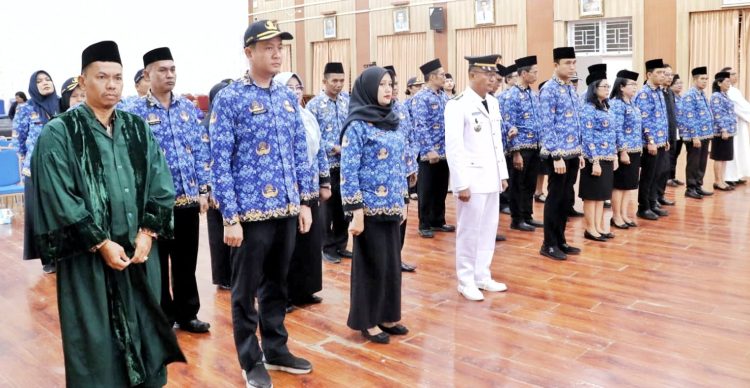 Pejabat administrator yang di Lantik di Ruang Harungguan Pahlawan Nasional Tuan Rondahaim Saragih