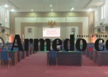 Gedung Paripurna DPRD Simalungun kondisi kosong melompong pada pukul 13:10 WIB