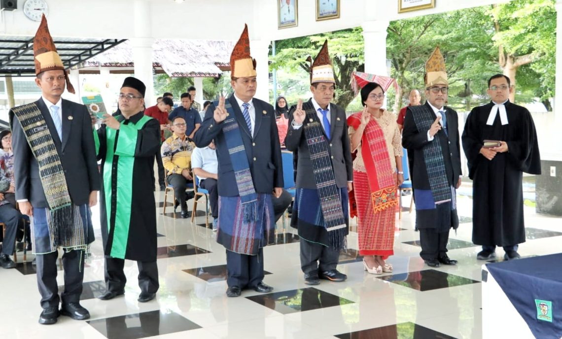 Prosesi pelantikan dan pengambilan sumpah janji di Pamatang Raya