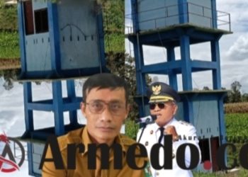 Bupati Anton, Kadis PUTR Hotbinson dengan latar belakang Pamsimas yang tak bermanfaat bagi warga