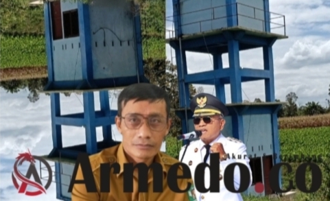 Bupati Anton, Kadis PUTR Hotbinson dengan latar belakang Pamsimas yang tak bermanfaat bagi warga