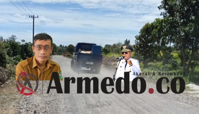 Bupati Anton, Kadis PUTR Simalungun Hotbinson dengan latar belakang debu proyek jalan yang dikeluhkan warga