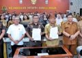 Pemkab Simalungun dan Kejari Simalungun fhoto bersama usai penandatanganan fakta integritas
