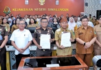 Pemkab Simalungun dan Kejari Simalungun fhoto bersama usai penandatanganan fakta integritas