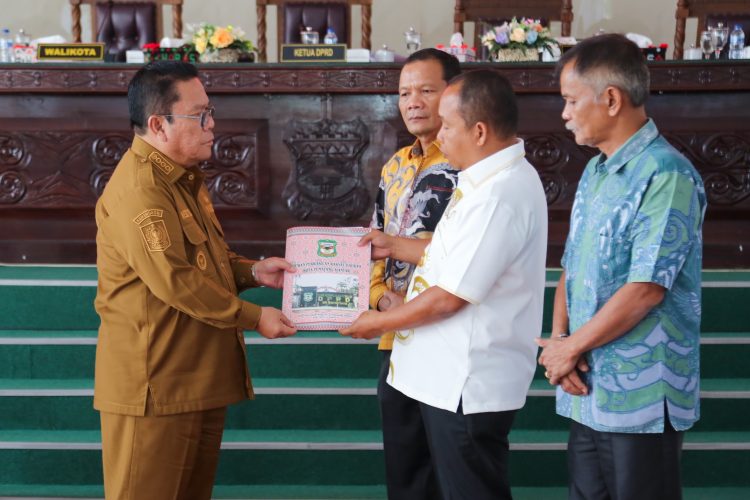 DPRD Serahkan Hasil Reses Anggota Dewan ke Wali Kota Siantar