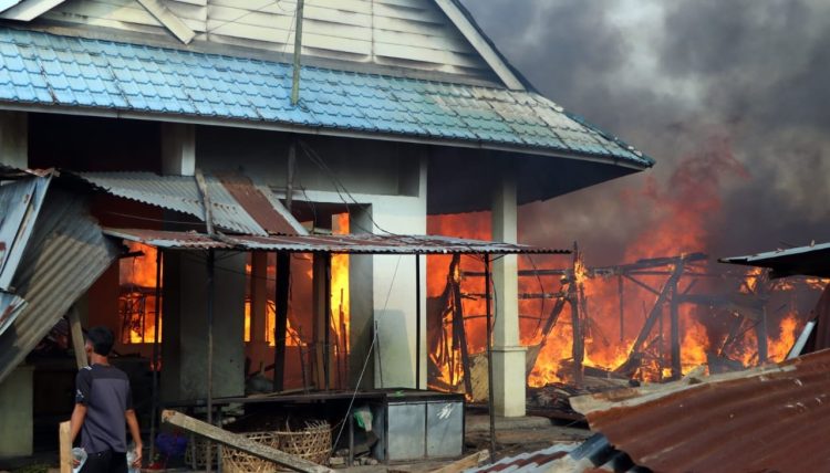 Pasar Tradisional Dolok Batu Nanggar Terbakar