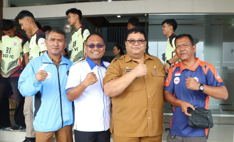 Sekda Simalungun Lepas Tim Bola Voli Putra-Putri Ikuti Kejuaraan Sumatera Utara
