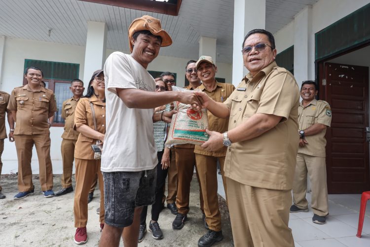 Wali Kota Bantu 7,5 Ton Bibit Padi Unggul Kelompok Tani Siantar Marimbun dan Martoba