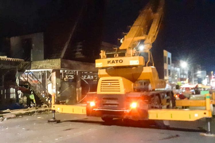 Perobohan Gedung IV Pasar Horas Siantar Dimulai Diawali Pembongkaran Jembatan Penyeberangan