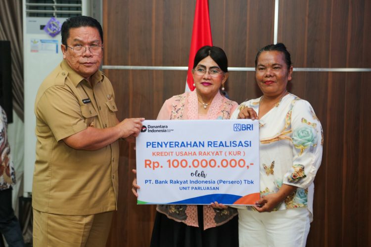 Puncak Bulan Inklusi Keuangan 2025 Diwarnai Penyerahan KUR ke Pelaku UMKM Siantar