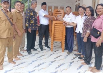 PEMNAG LUMBAN GORAT SERAHKAN BANTUAN TJSL KE RUMAH IBADAH