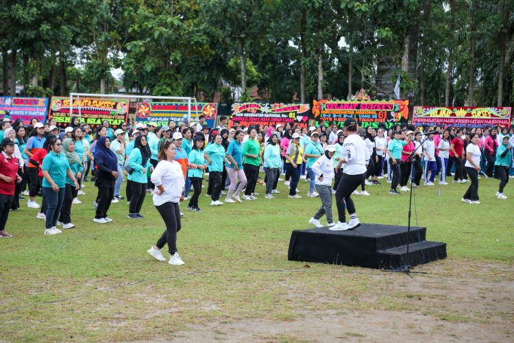 Hari Kesehatan Nasional Diawali Senam Massal di Pematangsiantar