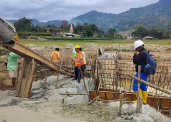 PEMBANGUNAN CHEK DAM DI DESA SITORANG MEMANFAATKAN MATERIAL LOKAL