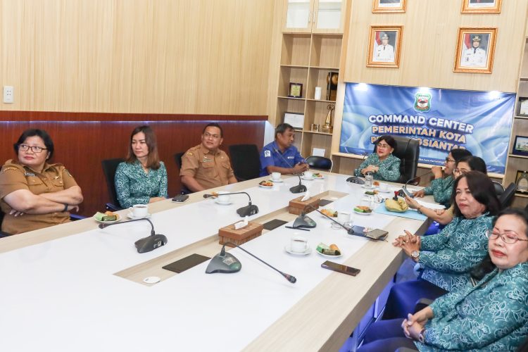 TP PKK Siantar Bantu TP PKK Sibolga Terdampak Bencana dan Longsor