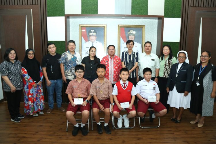 Siswa Berprestasi Nasional dan Internasional Diterima Wali Kota Siantar di Bakaikota