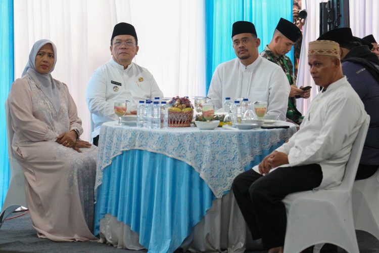 Gubsu Safari Ramadhan di Masjid Nurul Ikhwan Pematangsiantar dan Serahkan Bantuan ke BKM