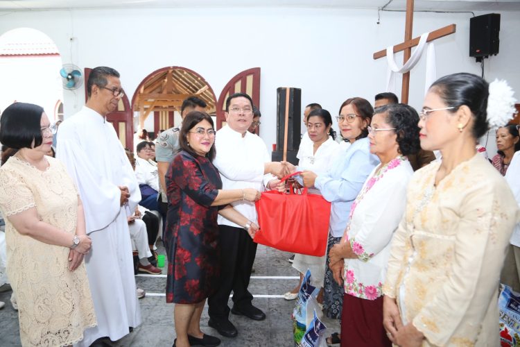 Paskah di GPIB Maranata Siantar Dirangkai Penyerahan Bingkisan Diakonia Oleh Wesly dan Ny Liswati