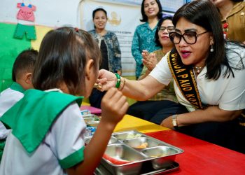 Ketua TP PKK Kunjungi Sejumlah PAUD SAB Siantar dan Suapi Siswa