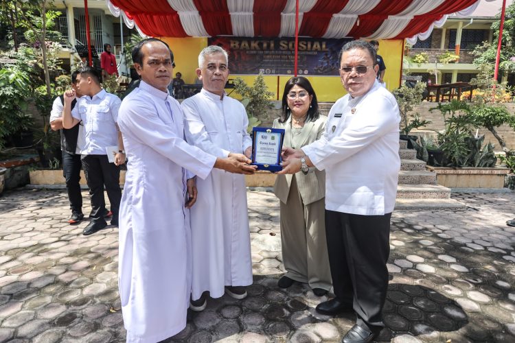 Alumni SMA Budi Mulia Siantar Gelar Bakti Sosial Dihadiri Wali Kota