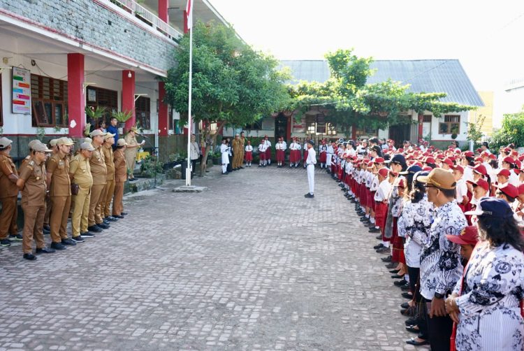 Wesly : Tugas Guru Selain Mengajar di Kelas Juga Membentuk Karakter Kedisiplinan dan Akhlak