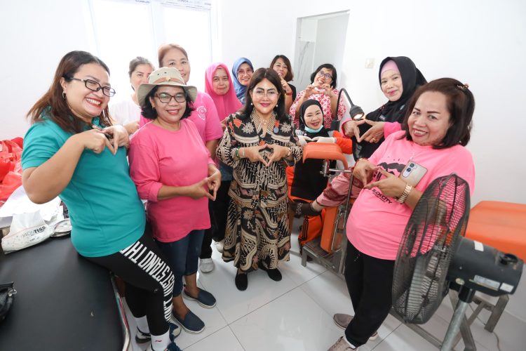 Ketua TP PKK Siantar Tinjau Pemeriksaan Massal IVA Test