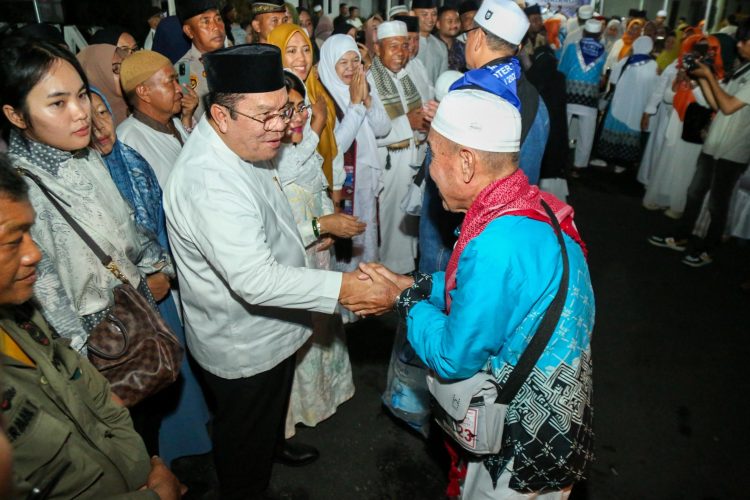 Jamaah Haji/Hajjah Siantar Disambut Kepulangannya di Balaikota