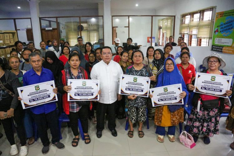 Pemko Bantu Pedagang Pasar Dwikora Rp10 Juta per Kios yang Terbakar