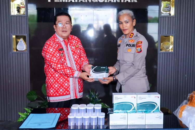 Wali Kota Bantu Polres Siantar 1000 Unit Alat Tes Urin