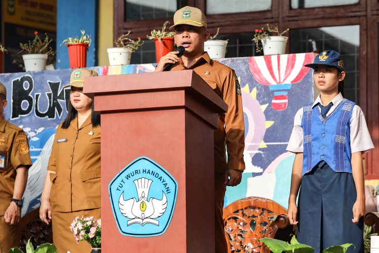 Sekretaris Daerah, Pembina Upacara Bendera di UPTD SMP 12 Siantar