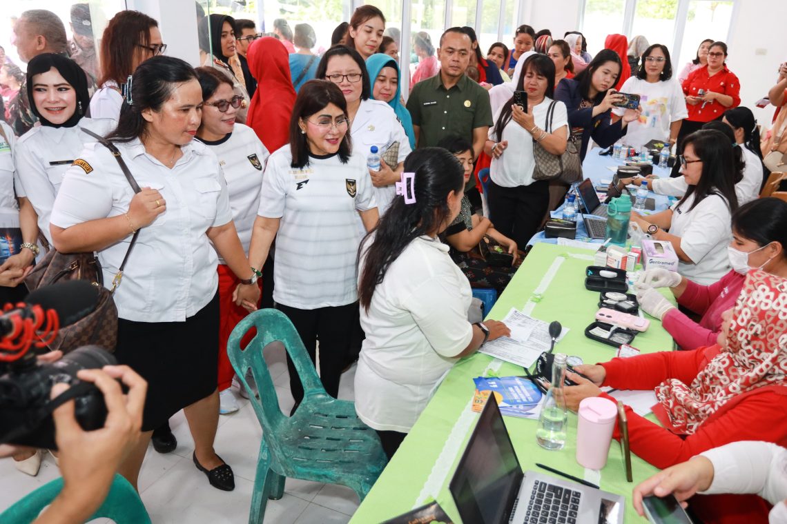 Ketua TP PKK Tinjau Gebyar IVA Test Pematangsiantar