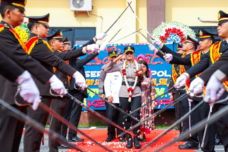 Wali Kota dan Ketua TP PKK Hadiri Pergantian Kapolres Siantar