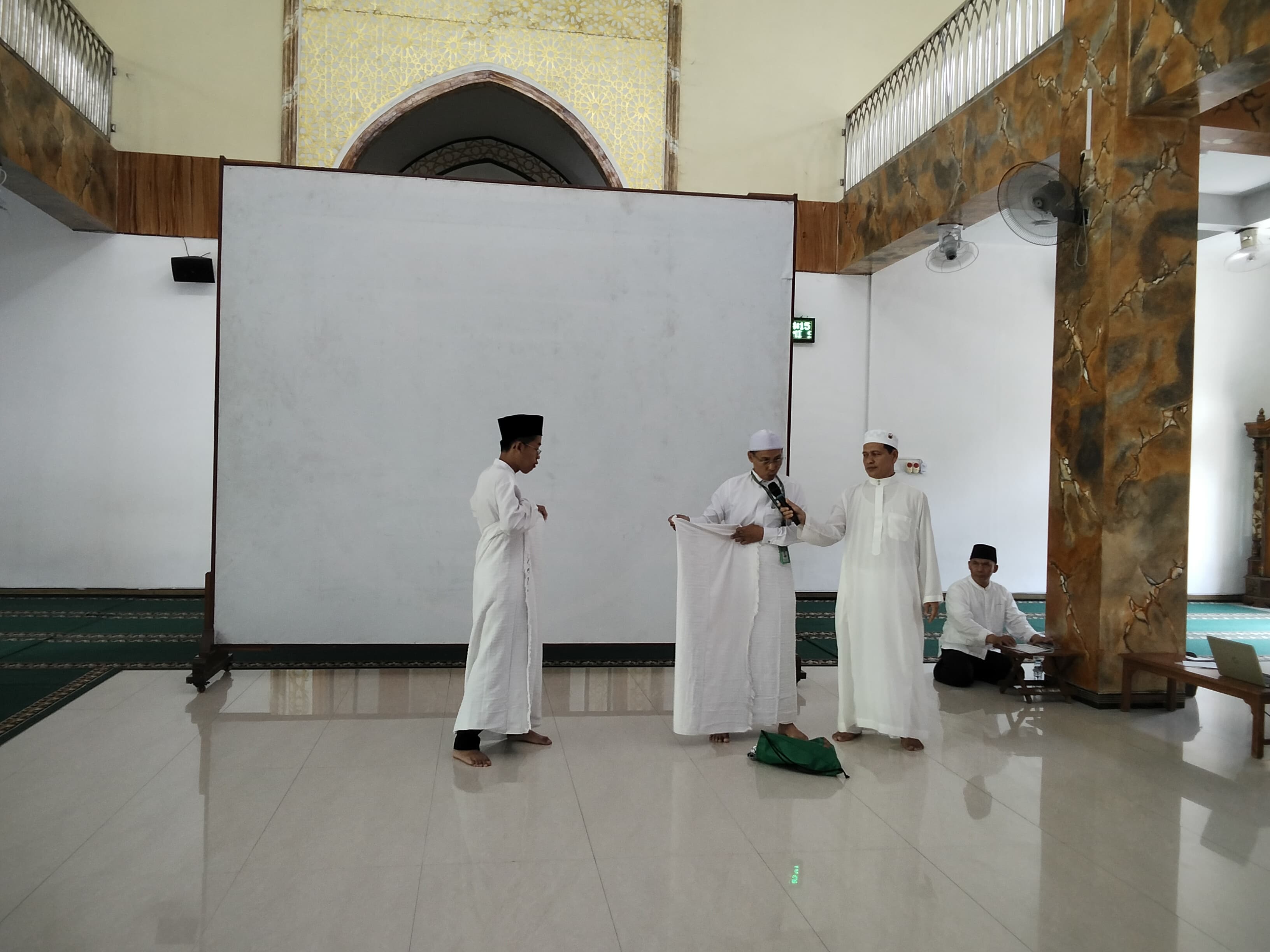 Menapaki Jejak Ibadah ke Tanah Suci Sejak Dini