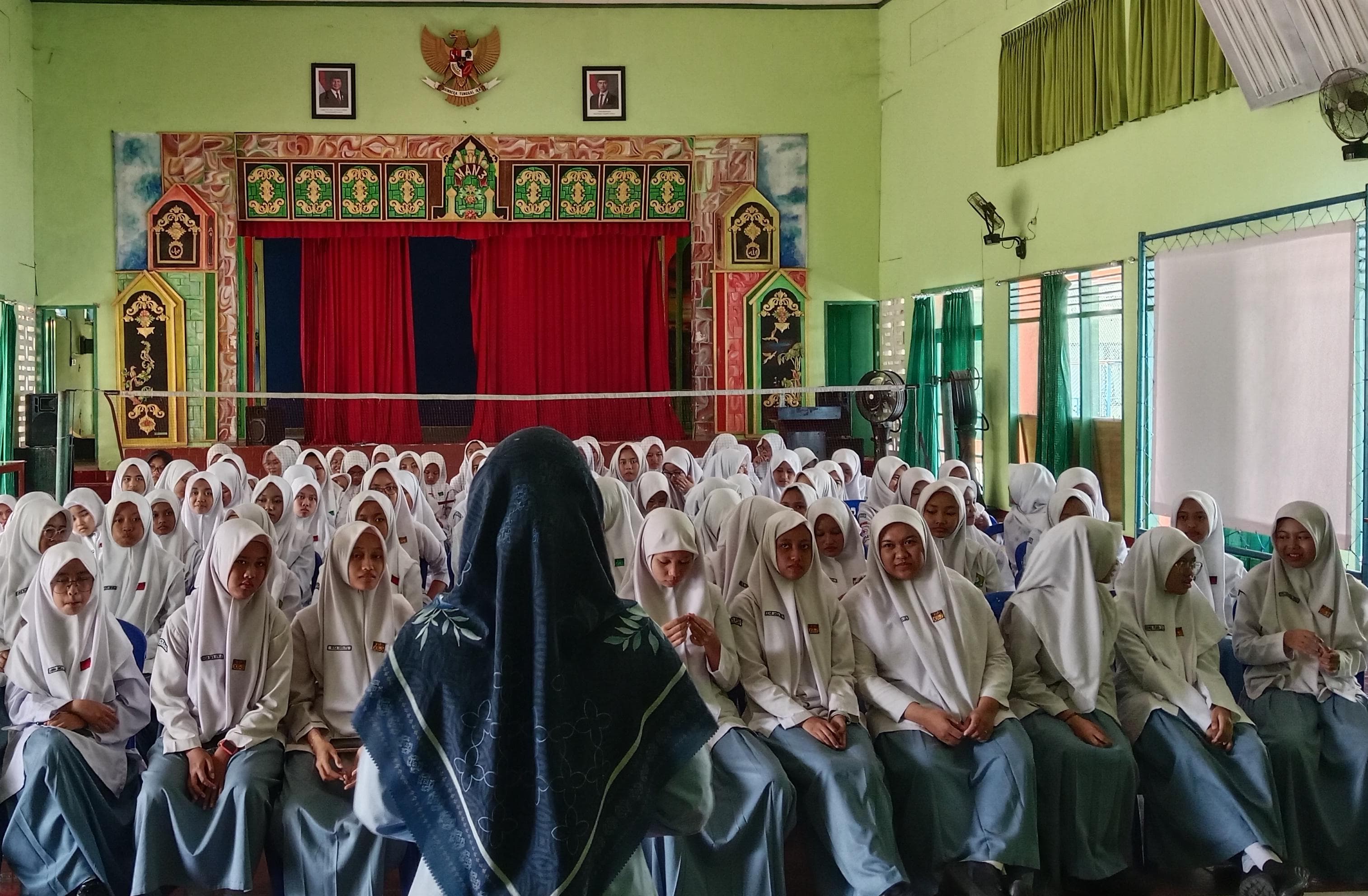 PEMBINAAN KEPUTRIAN MAN 2 KOTA KEDIRI BEKALI MURID PEMAHAMAN TENTANG HAID, ISTIHADHAH, DAN NIFAS
